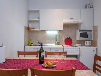 Apartment Two bedroom apartment with terrace Tučepi, Makarska A-24679-a - Outdoor photo 9