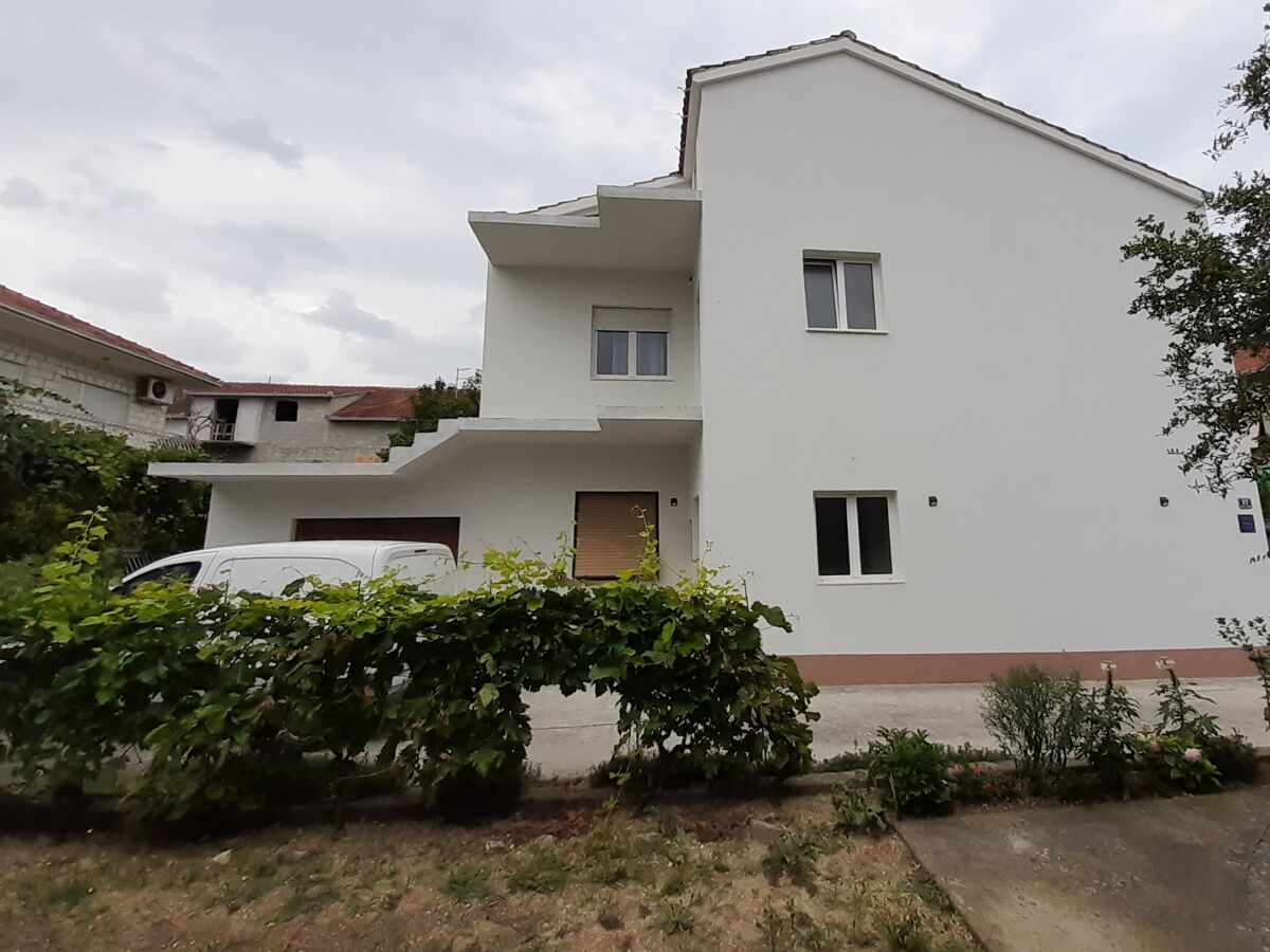 Apartment Two bedroom apartment with balcony Kaštel Novi, Kaštela A-24745-a