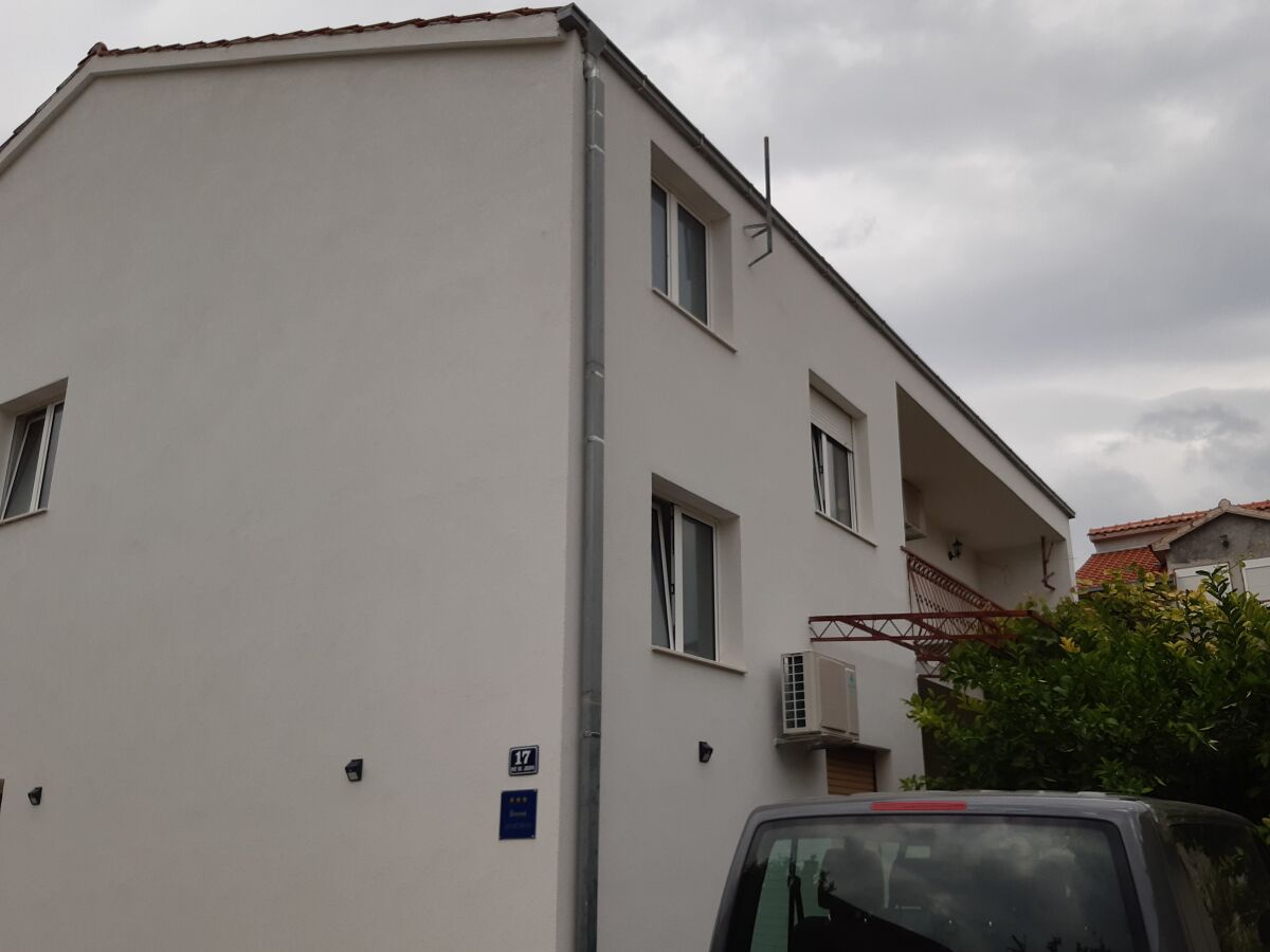 Apartment Two bedroom apartment with balcony Kaštel Novi, Kaštela A-24745-a - Outdoor photo 2