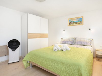 Apartment Two bedroom apartment with terrace Trogir A-15517-a - Outdoor photo 31