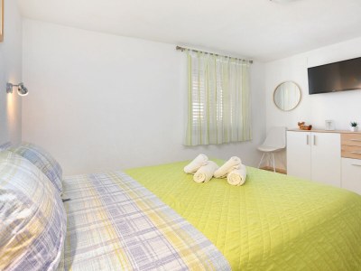 Apartment Two bedroom apartment with terrace Trogir A-15517-a - Outdoor photo 32