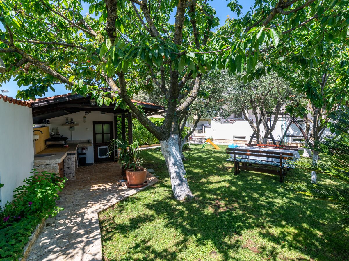 Apartment Two bedroom apartment with terrace Štinjan, Pula A-23546-a - Outdoor photo 5