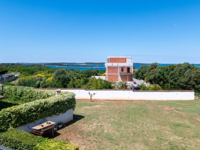 Apartment Two bedroom apartment with terrace and sea view Štinjan, Pula A-23546-b in Pula - Apartment