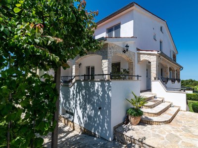 Apartment Two bedroom apartment with terrace and sea view Štinjan, Pula A-23546-b - Outdoor photo 2