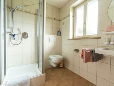 Apartment Apartment Ahorn - 1 Schlafraum mit Dusche/WC - Outdoor photo 7