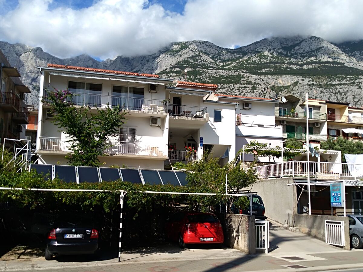 Apartment Two bedroom apartment with balcony and sea view Makarska A-9696-a