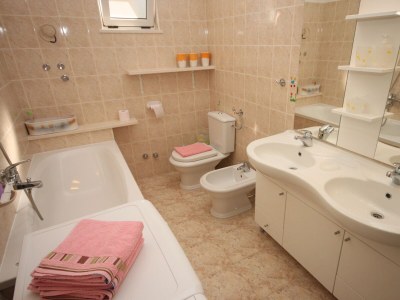 Apartment Two bedroom apartment with balcony and sea view Makarska A-9696-a - Outdoor photo 24