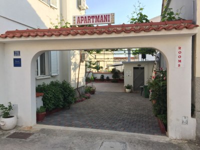 Apartment One bedroom apartment with terrace Primošten A-19232-b - Outdoor photo 4