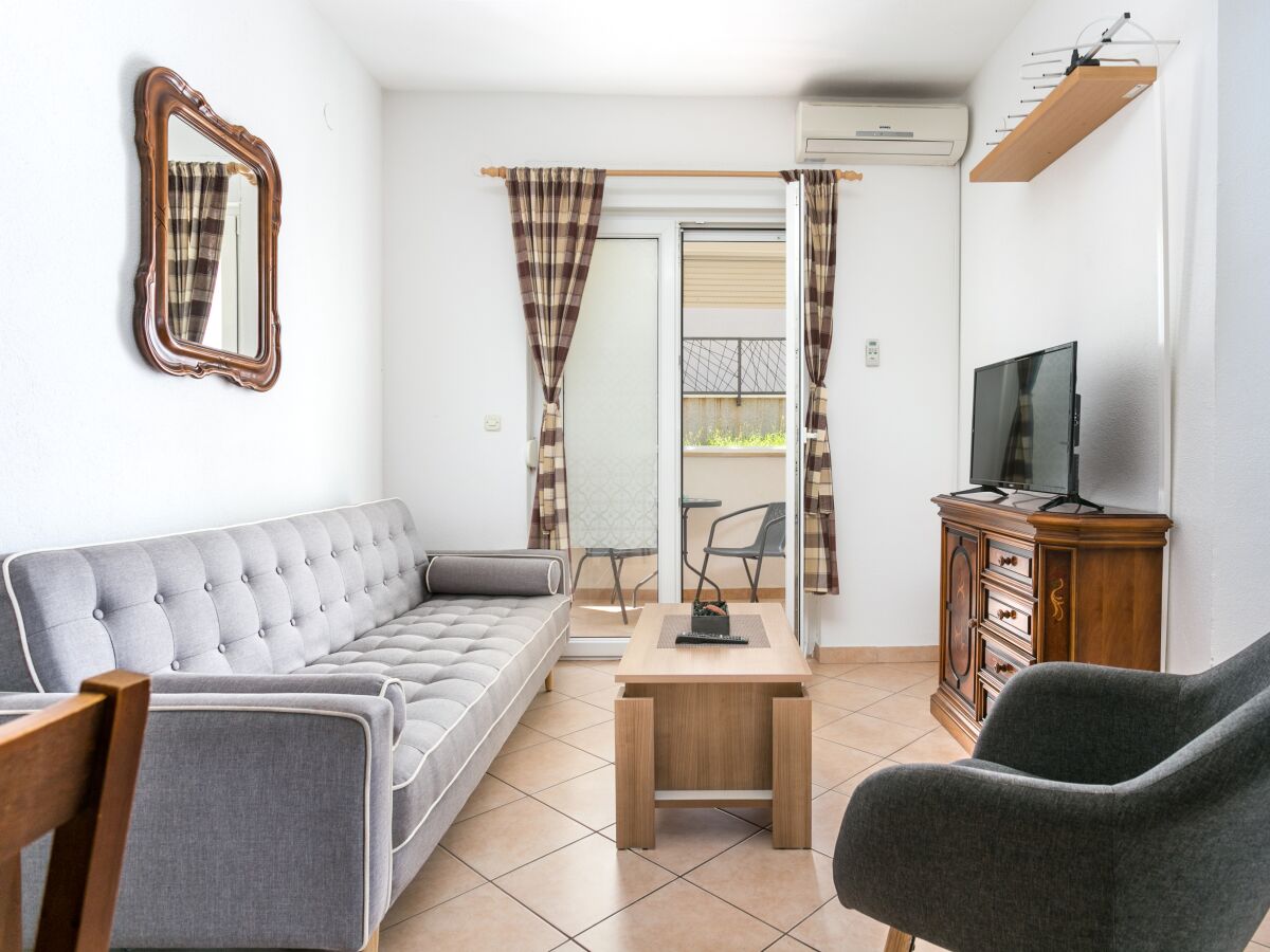 Apartment Two bedroom apartment with terrace Kaštel Štafilić, Kaštela A-20926-a