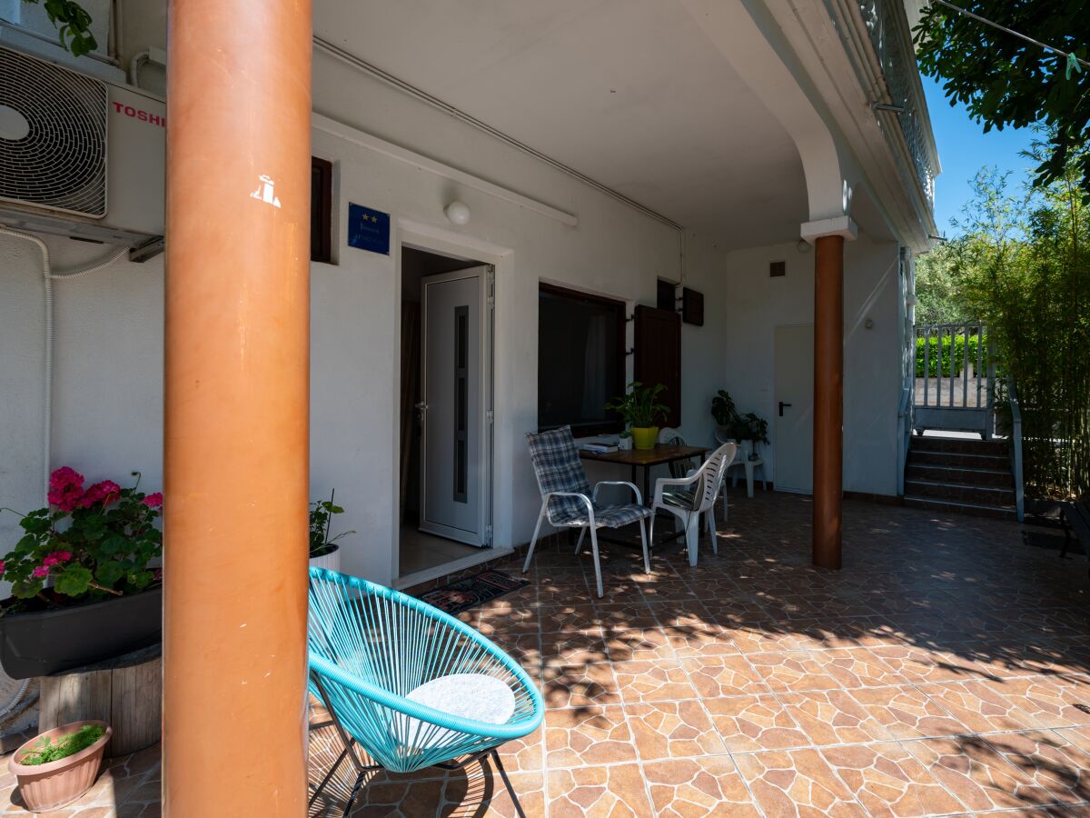 Apartment Two bedroom apartment with terrace Pakoštane, Biograd A-22462-c