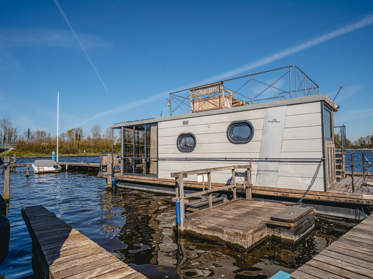 Holiday park Houseboat at Marina with Lake Views