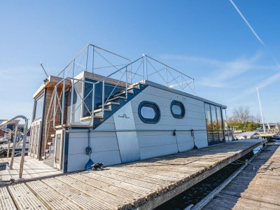 Holiday park Houseboat at Marina with Lake Views - Outdoor photo 4