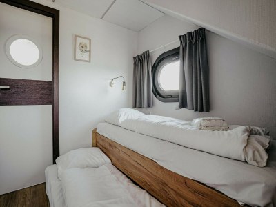 Holiday park Houseboat at Marina with Lake Views - Features photo 23