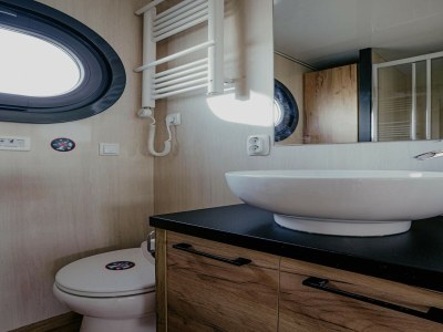 Holiday park Houseboat at Marina with Lake Views - Features photo 28