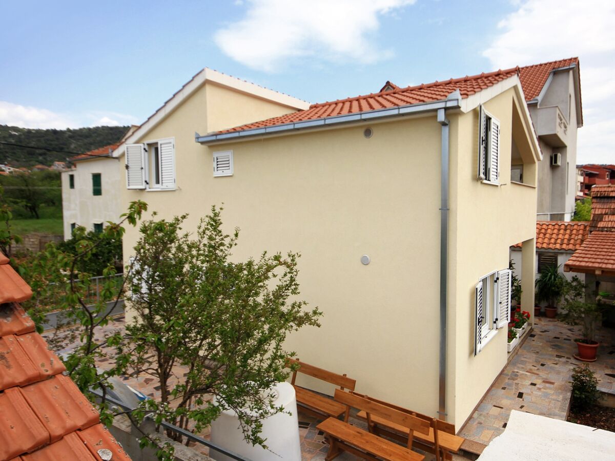 Apartment Two bedroom apartment with terrace Vinišće, Trogir A-10008-a - Outdoor photo 3