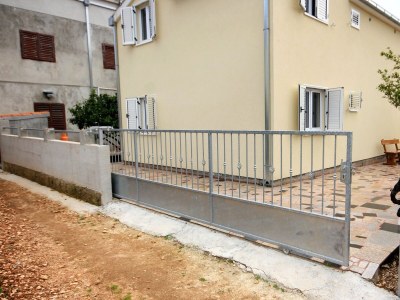 Apartment Two bedroom apartment with terrace Vinišće, Trogir A-10008-b - Outdoor photo 9