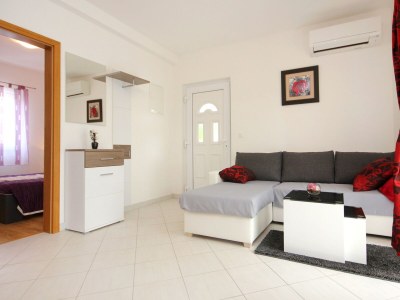 Apartment Two bedroom apartment with terrace Vinišće, Trogir A-10008-b - Outdoor photo 11