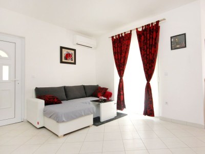 Apartment Two bedroom apartment with terrace Vinišće, Trogir A-10008-b - Outdoor photo 13