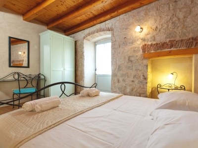 Apartment Two bedroom apartment with air-conditioning Omiš A-22642-a - Outdoor photo 11