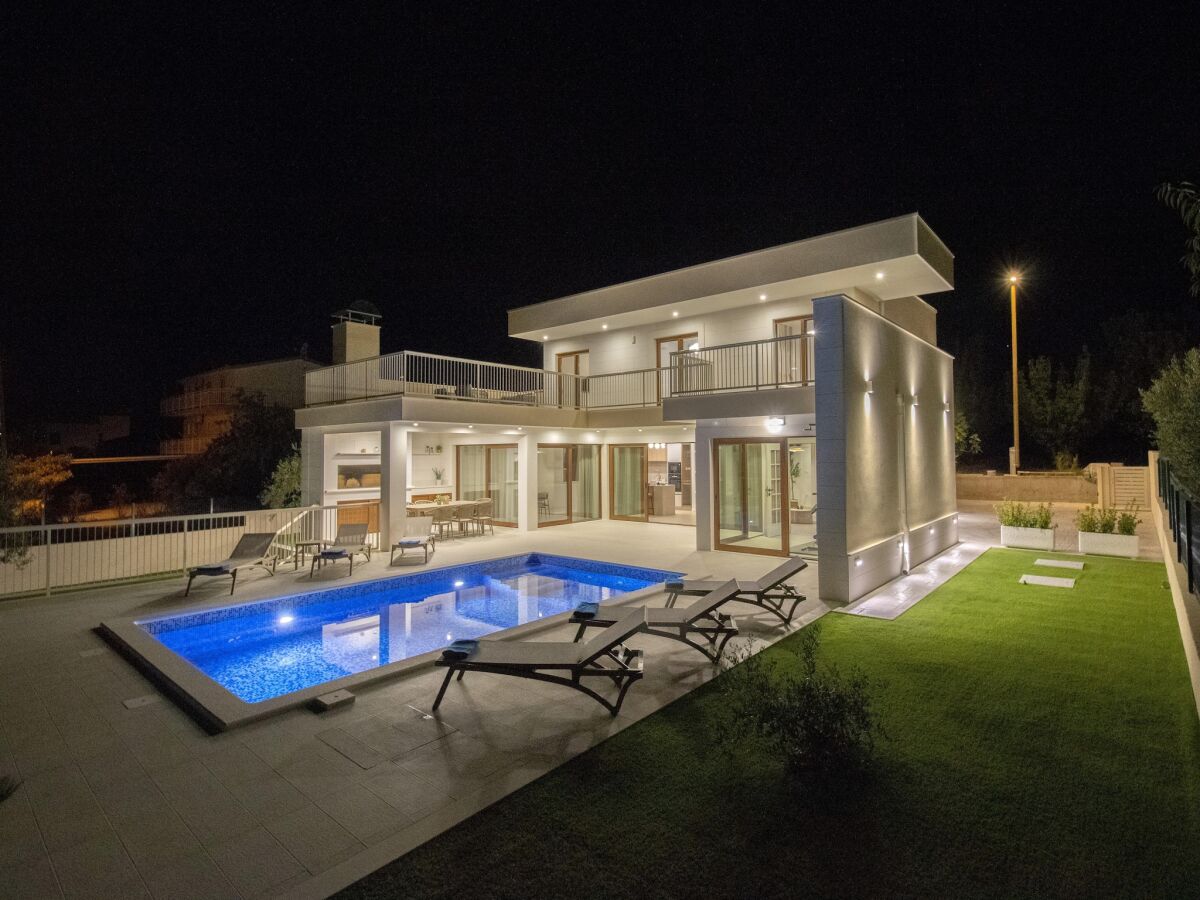 Villa Strandvilla mit Pool in der Nähe von Split - Outdoor photo 5