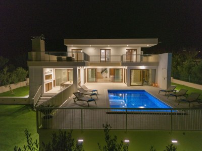 Villa Strandvilla mit Pool in der Nähe von Split - Outdoor photo 9