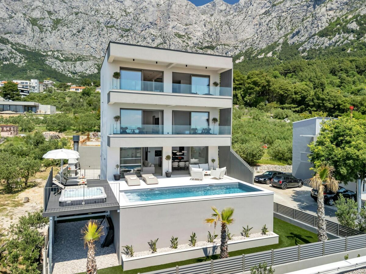 Villa Makarska Family Retreat with Seaview