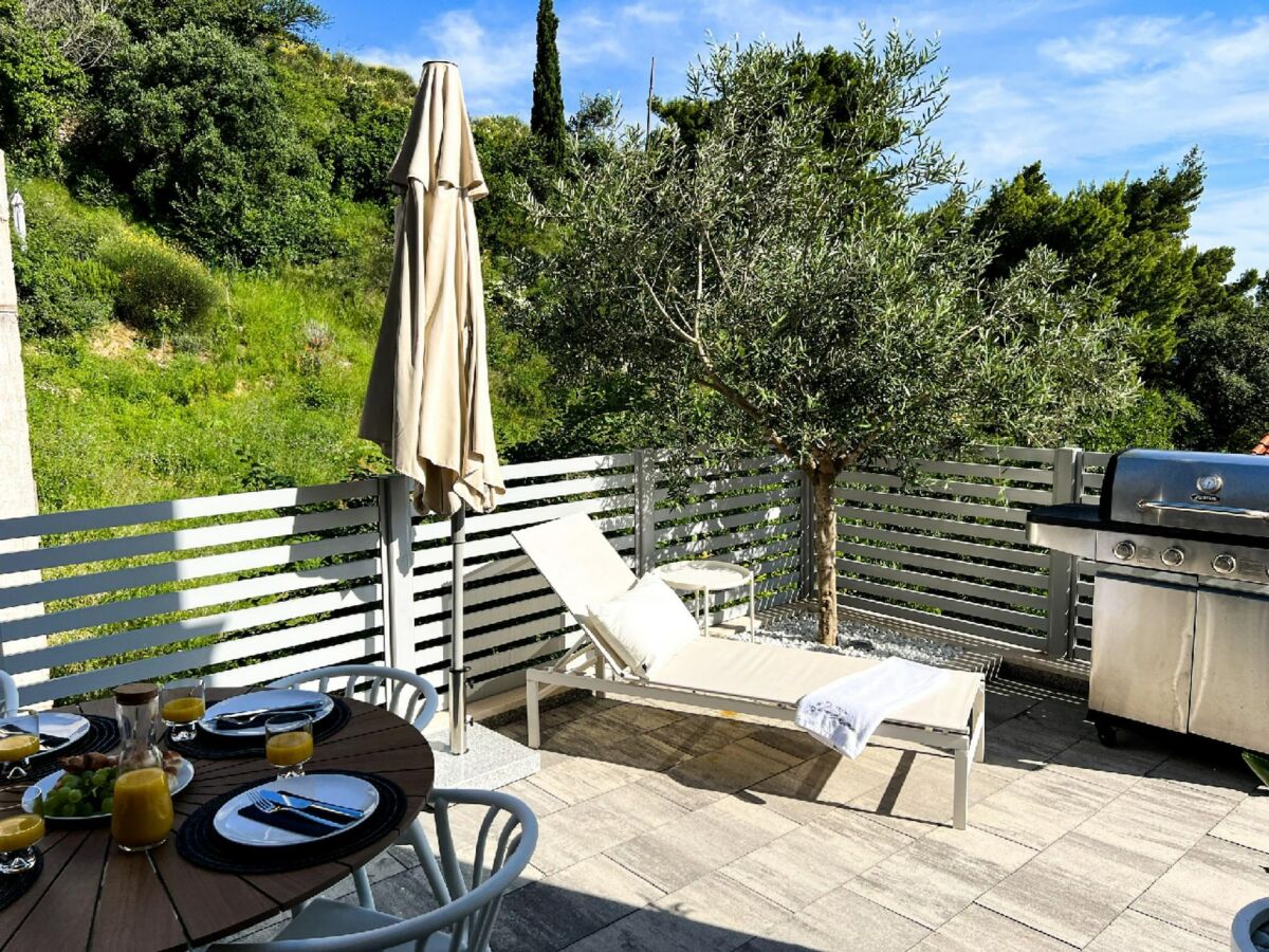 Villa Seaside Retreat for Friends in Omiš - Outdoor photo 2