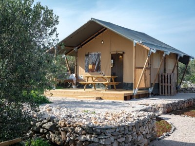 Holiday house Insel-Glamping für 4 Personen mit Whirlpool in Šolta - Holiday house