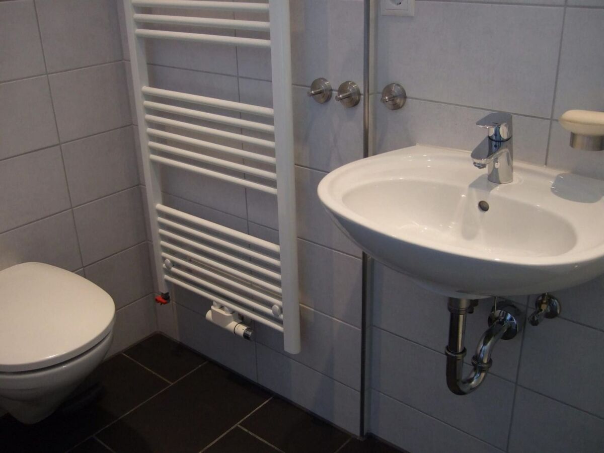 Holiday house Appealing bungalow with large garden - Outdoor photo 5