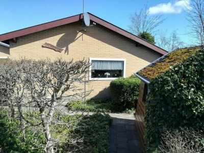Holiday house Appealing bungalow with large garden - Outdoor photo 9
