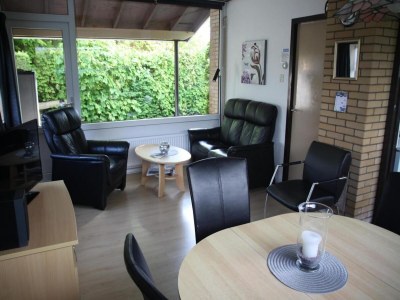 Holiday house Appealing bungalow with large garden - Features photo 10