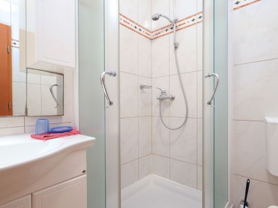 Apartment One bedroom apartment near beach Brodarica, Šibenik A-15270-a - Outdoor photo 34