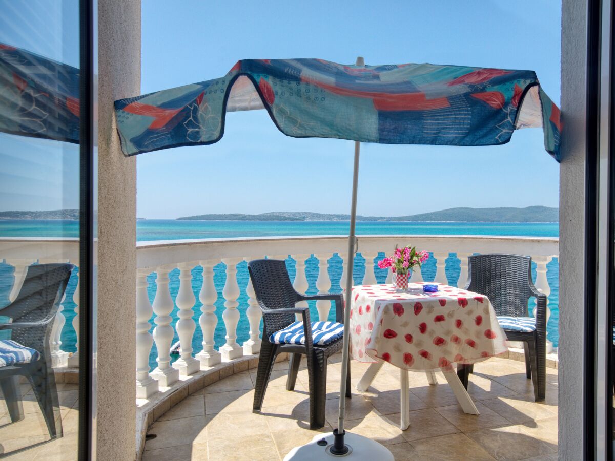 Apartment One bedroom apartment near beach Brodarica, Šibenik A-15270-e