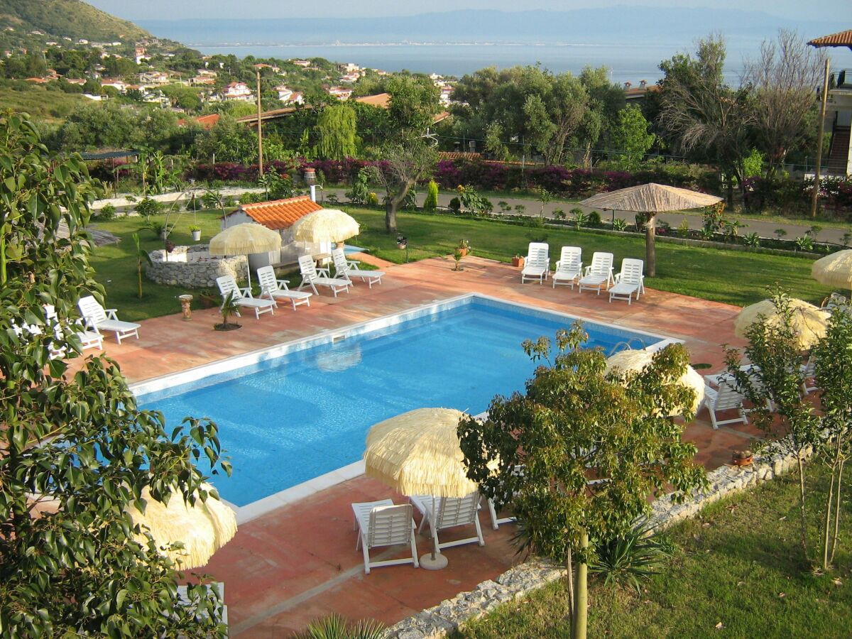 Apartment Mediterranean Holiday Home for 4 - Outdoor photo 2