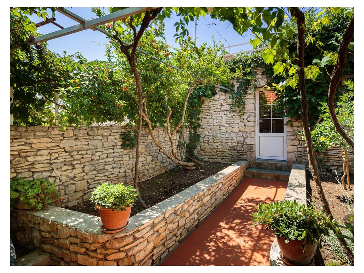 Holiday house Two bedroom house with terrace Sutivan, Brač K-20131 - Outdoor photo 4