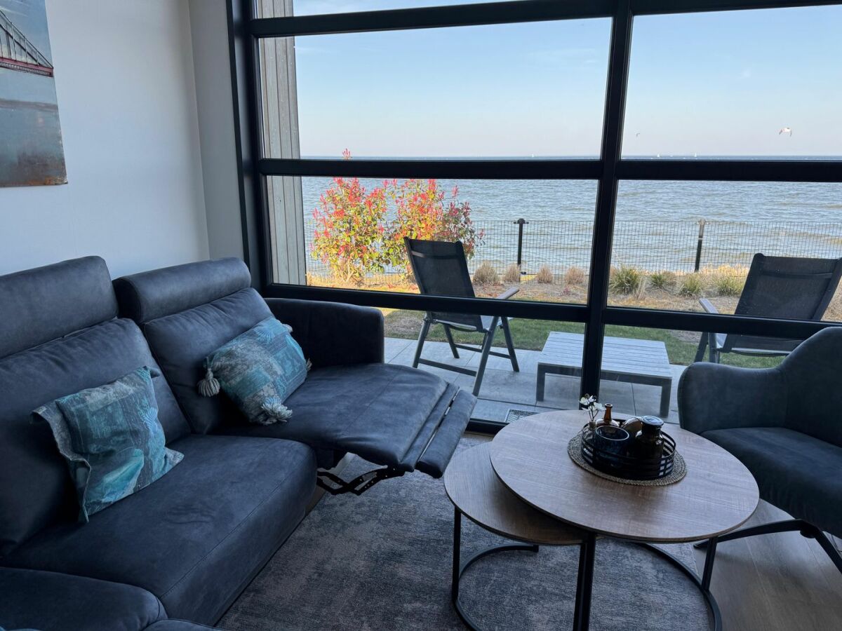 Holiday house Chalet IJsselmeerstrand Erste Reihe mit Zaun Haus Nr. 204 - Outdoor photo 5