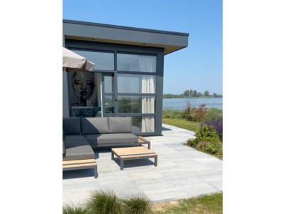 Holiday house Chalet IJsselmeerstrand Erste Reihe mit Zaun Haus Nr. 204 - Outdoor photo 2
