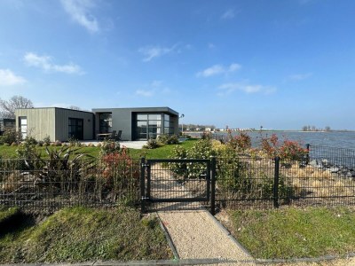 Holiday house Chalet IJsselmeerstrand Erste Reihe mit Zaun Haus Nr. 204 - Outdoor photo 3