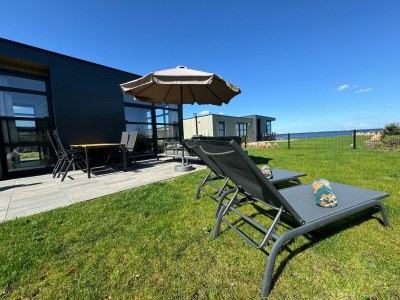 Holiday house Chalet IJsselmeerblick Zweite Reihe mit Zaun Haus Nr. 221 - Outdoor photo 15