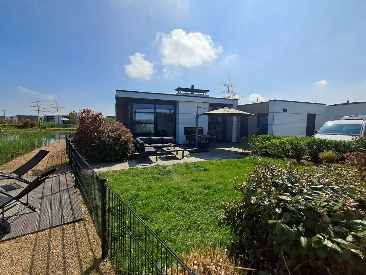 Holiday house Chalet Land in Sicht mit Zaun Haus Nr. 81