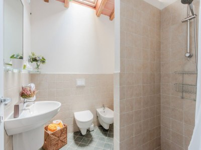 Farmhouse Apartment in Tuscany with Pool and Lucca Views - Features photo 28