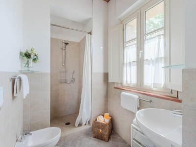 Farmhouse Apartment in Tuscany with Pool and Lucca Views - Features photo 48