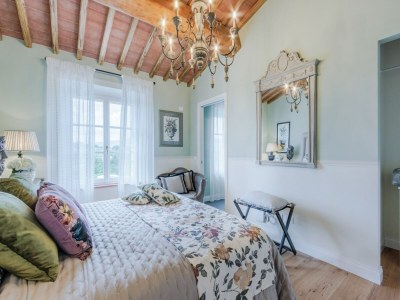 Villa Villa in Lucca with Pool and Scenic Views - Features photo 25