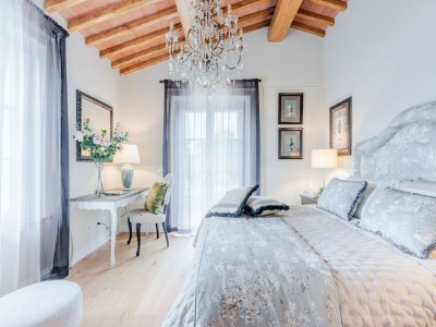 Villa Villa in Lucca with Pool and Scenic Views - Features photo 27