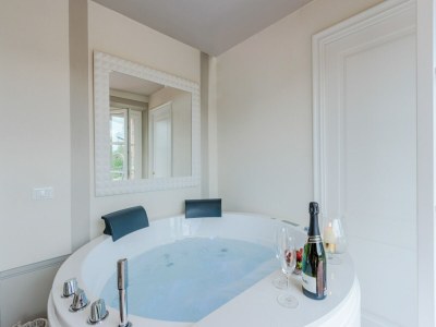Villa Villa in Lucca with Pool and Scenic Views - Features photo 30
