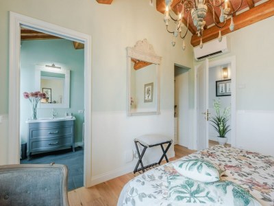 Villa Villa in Lucca with Pool and Scenic Views - Features photo 42