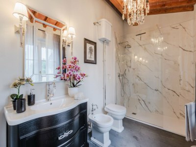 Villa Villa in Lucca with Pool and Scenic Views - Features photo 47