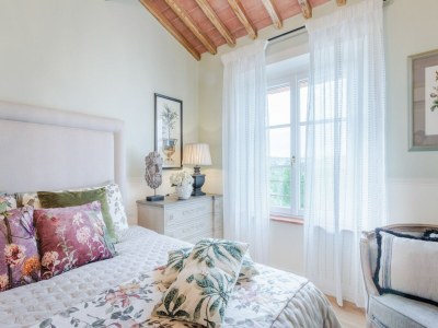 Villa Villa in Lucca with Pool and Scenic Views - Features photo 65