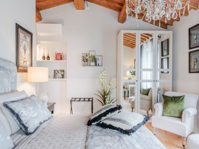 Villa Villa in Lucca with Pool and Scenic Views - Features photo 66