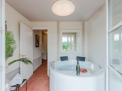 Villa Villa in Lucca with Pool and Scenic Views - Features photo 69